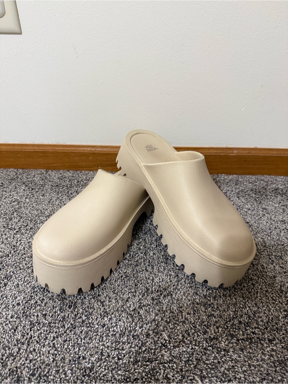 Women’s Platform Clog Slides in Ivory
